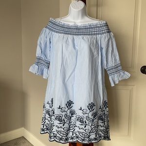 Adorable off the shoulder spring dress!  Size S